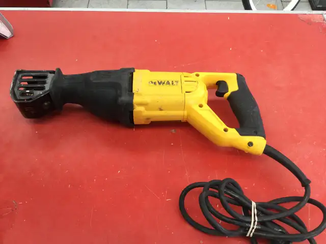 scie vas et Vien DeWalt 12 amp