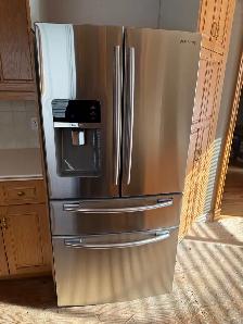 LIKE NEW SAMSUNG STAINLESS STEEL FRIDGE!