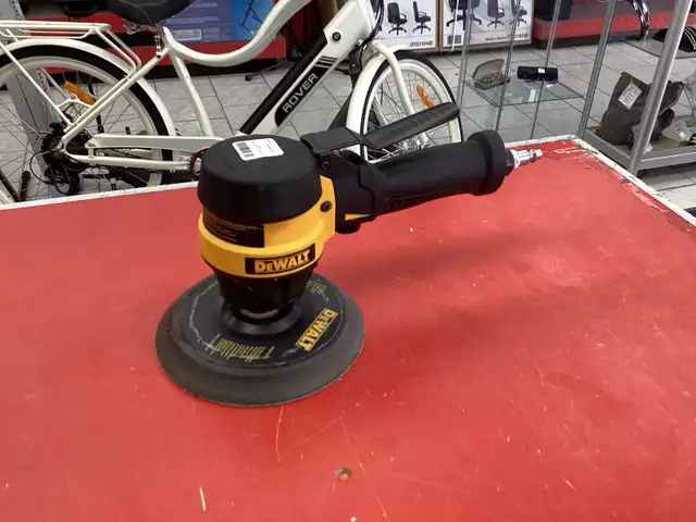 sableuse a air orbital DeWalt