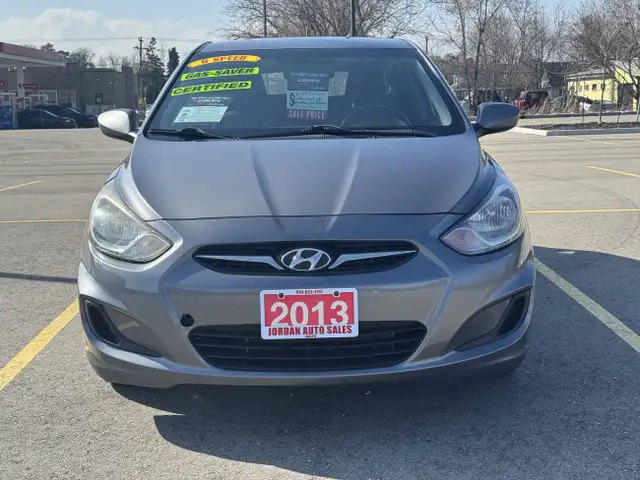 2013 Hyundai Accent L 5 SPEED - Photo 2