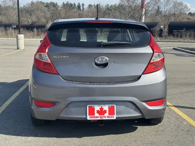 2013 Hyundai Accent L 5 SPEED - Photo 6