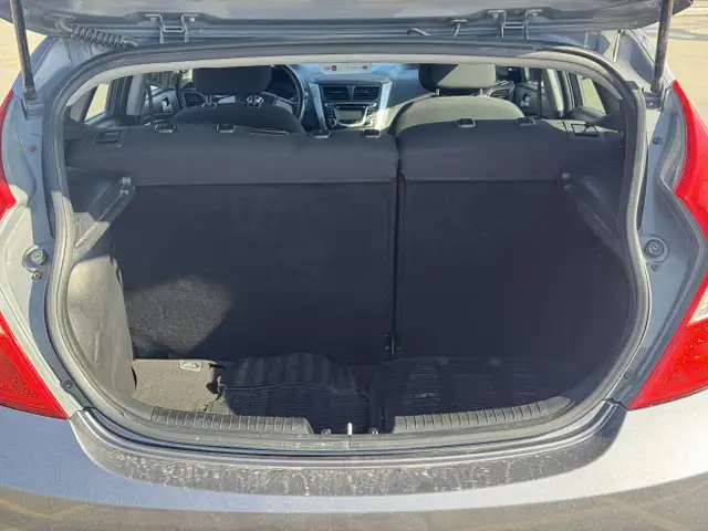 2013 Hyundai Accent L 5 SPEED - Photo 7