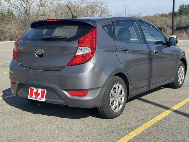 2013 Hyundai Accent L 5 SPEED - Photo 9