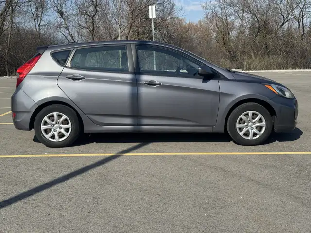 2013 Hyundai Accent L 5 SPEED - Photo 10