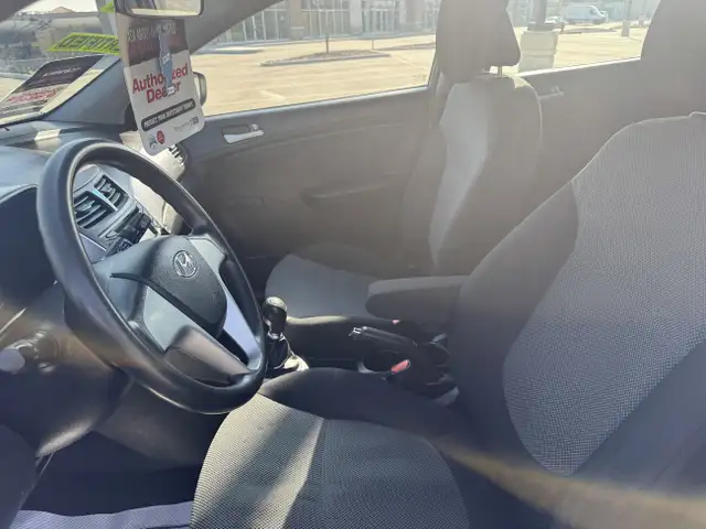 2013 Hyundai Accent L 5 SPEED - Photo 14