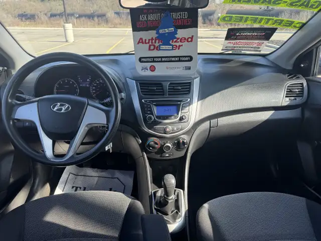 2013 Hyundai Accent L 5 SPEED - Photo 16