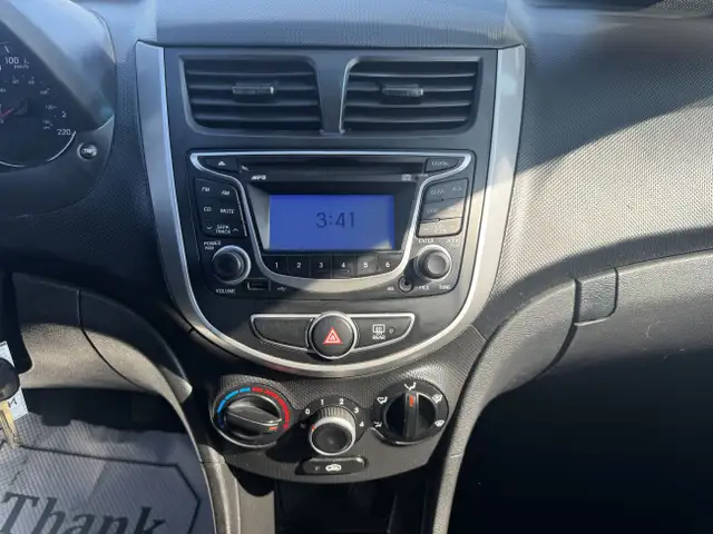 2013 Hyundai Accent L 5 SPEED - Photo 17