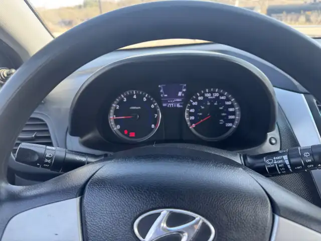 2013 Hyundai Accent L 5 SPEED - Photo 18