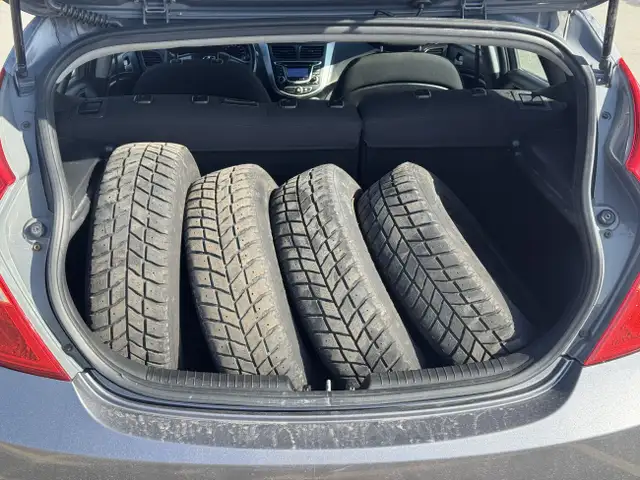 2013 Hyundai Accent L 5 SPEED - Photo 19