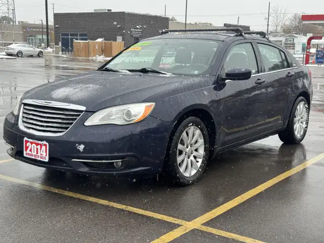 2014 Chrysler 200 Touring - Photo 3