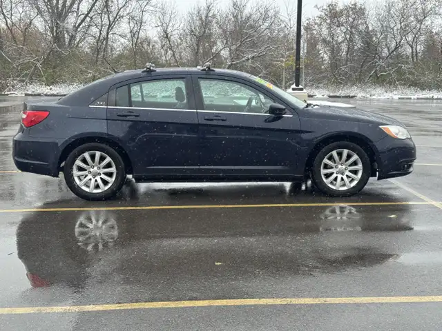 2014 Chrysler 200 Touring - Photo 10