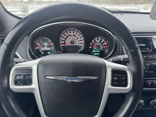 2014 Chrysler 200 Touring - Photo 17