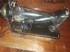 Vintage SINGER Sewing Machine 201 model with electrical pedal75$ - Photo 2