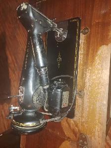 Vintage SINGER Sewing Machine 201 model with electrical pedal75$ - Photo 3