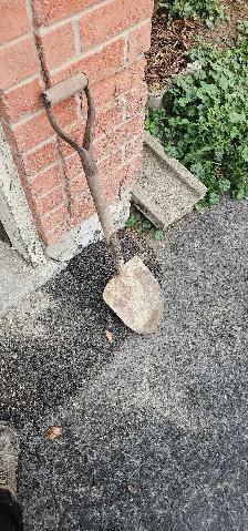 Short handle D Grip Round Point Shovel heavy duty