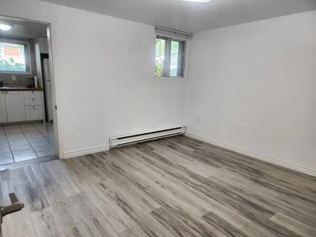 Semi-basement 2 1/2 apartment -Western NDG