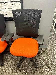 Second-Hand Furniture in Excellent Condition-Call Now! - Photo 2