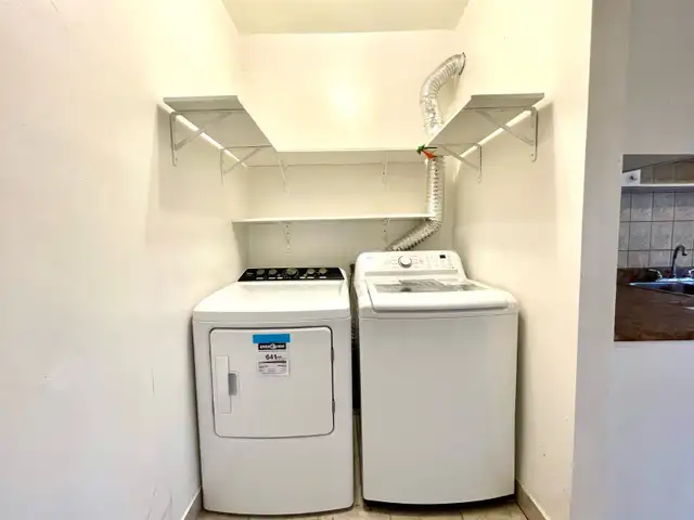 One room in a shared 6 ½ unit near Metros available now - Photo 5