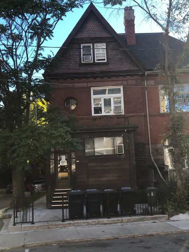 1 unit on 2nd floor in house walk to UFT near Subway