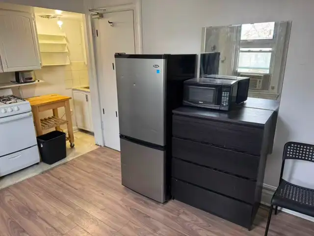 1 unit on 2nd floor in house walk to UFT near Subway - Photo 4