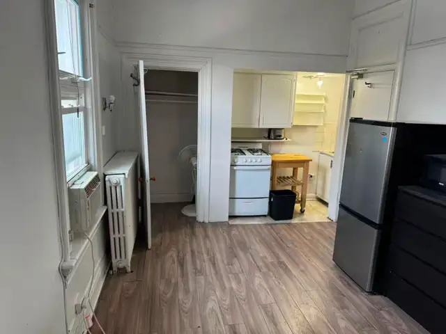 1 unit on 2nd floor in house walk to UFT near Subway - Photo 6