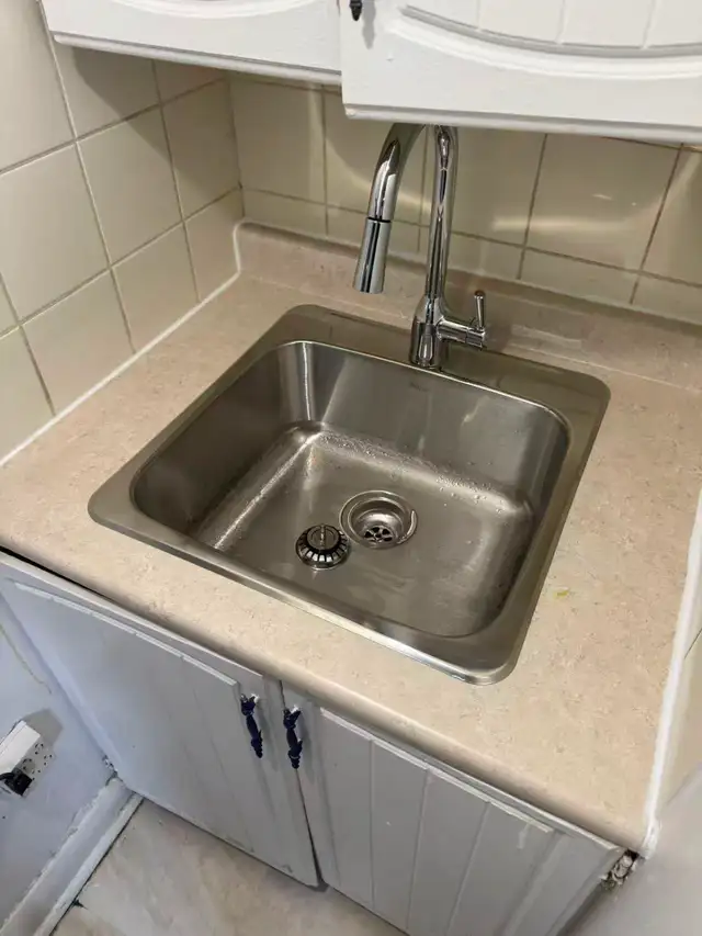 1 unit on 2nd floor in house walk to UFT near Subway - Photo 10