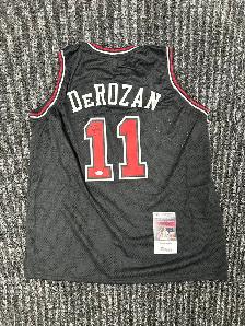 Demar DeRozan Signed Bulls Black Jersey l Authenticated