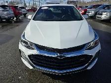 2019 Chevrolet Cruze LT | Back Up Camera | Heated Seats - Photo 2