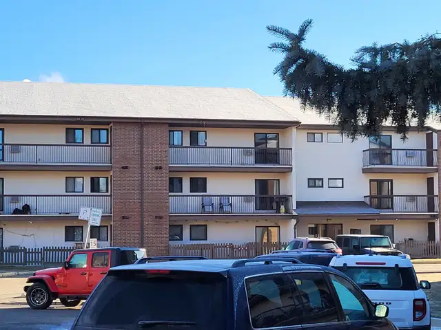 Wildwood area 2 bed   den. Perfect for students!