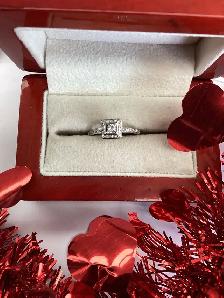 bague en or et diamants carré