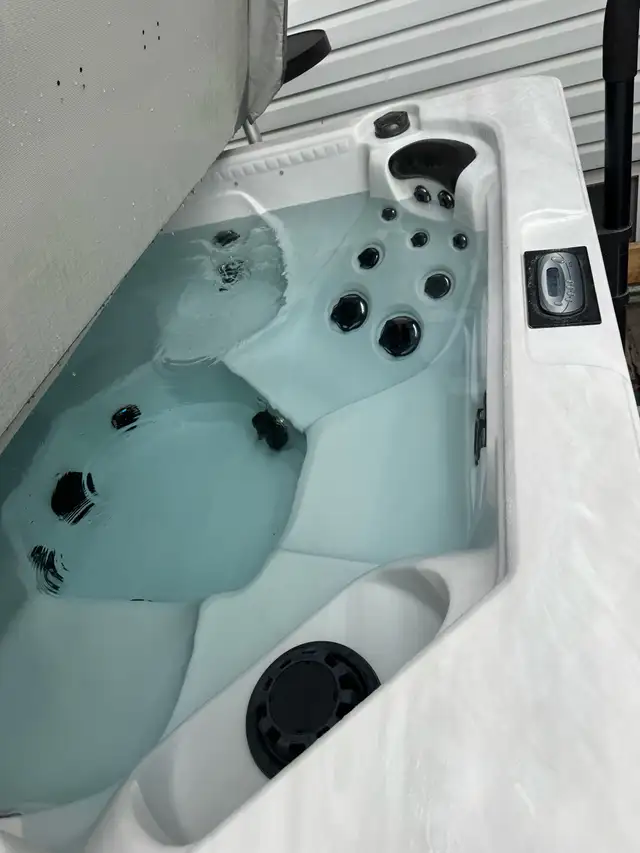 I BUY BROKEN OR RUNNING HOT TUB - Photo 2