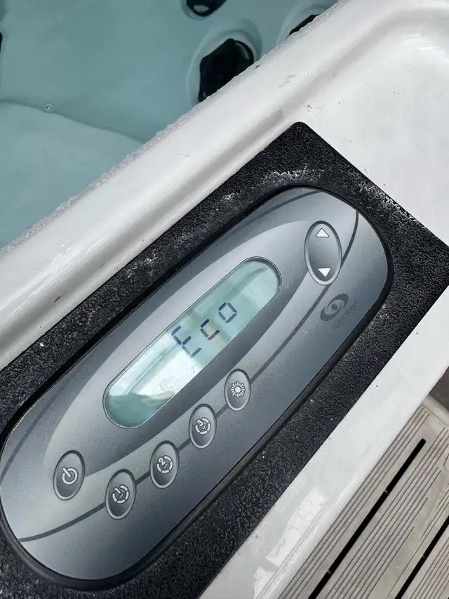 I BUY BROKEN OR RUNNING HOT TUB - Photo 3