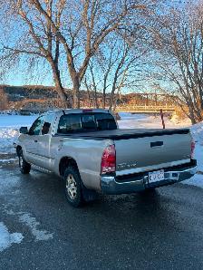 For Sale 2005 Toyota Tacoma Truck Only 239,000kms 2 Year MVI - Photo 3