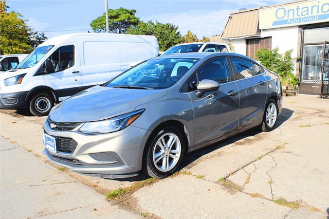 2018 Chevrolet Cruze LT - Photo 2