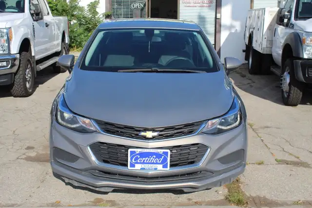 2018 Chevrolet Cruze LT - Photo 3