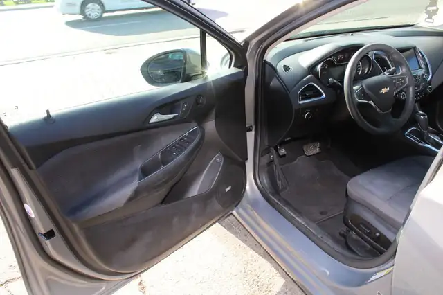 2018 Chevrolet Cruze LT - Photo 12