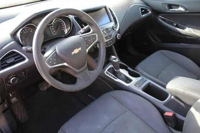 2018 Chevrolet Cruze LT - Photo 17