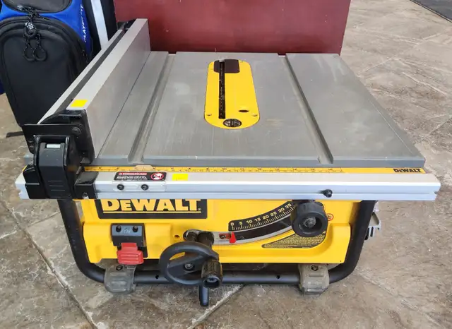 Dewalt Corded Table Saw DW745