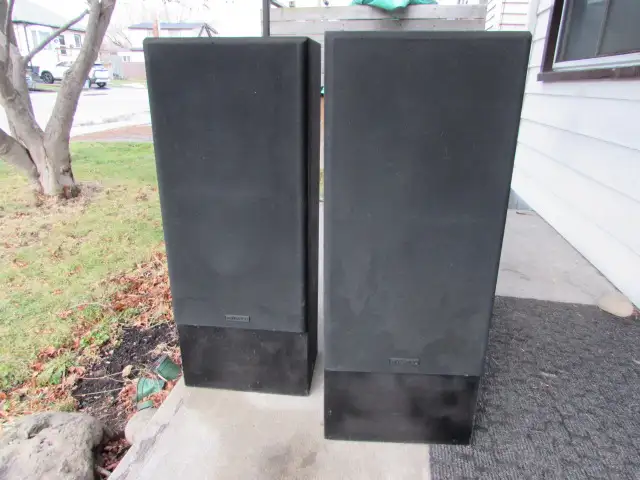 Pair of Kenwood JL-786 Tower Speakers- 12 inch woofers