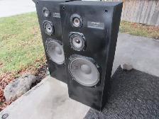 Pair of Kenwood JL-786 Tower Speakers- 12 inch woofers - Photo 2