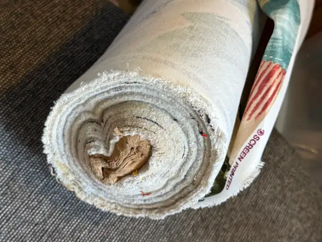 Large bolt of upholstery/drapery fabric - Photo 2