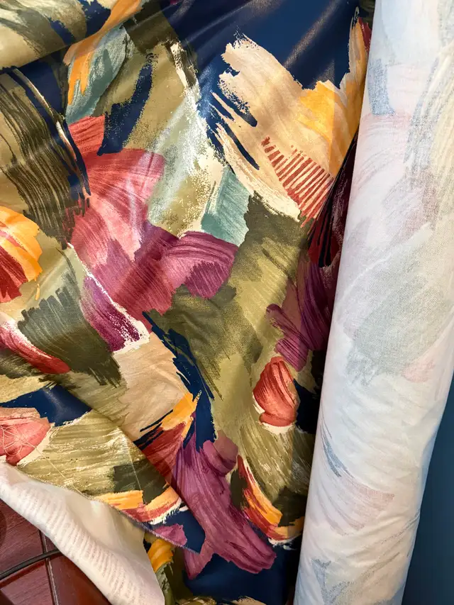 Large bolt of upholstery/drapery fabric - Photo 3