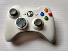 XBOX 360 BUNDLE W/ 2 CONTROLLERS (CORDS) 6 GAMES & KINECT CAMERA - Photo 3