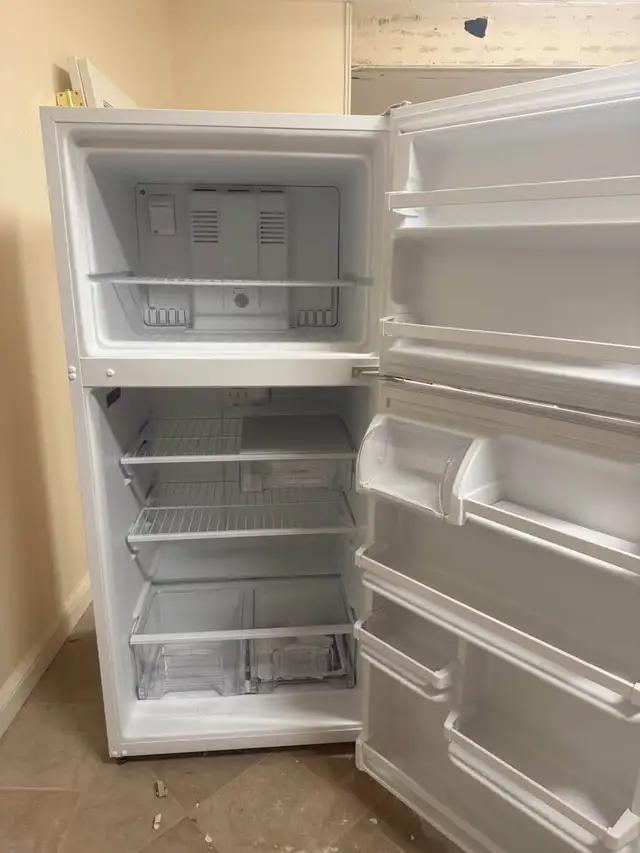 Free Furniture & Electronics – Pickup Only