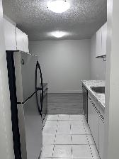 Mar1/1 Br / Nicely Updated/750sf / Balcony / Includes Parking - Photo 3