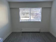 Mar1/1 Br / Nicely Updated/750sf / Balcony / Includes Parking - Photo 7