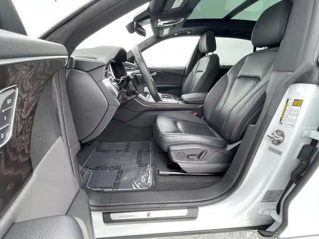 2021 Audi Q8 Progressiv S-line Quattro, AWD // FULLY EQUIPPED - Photo 16