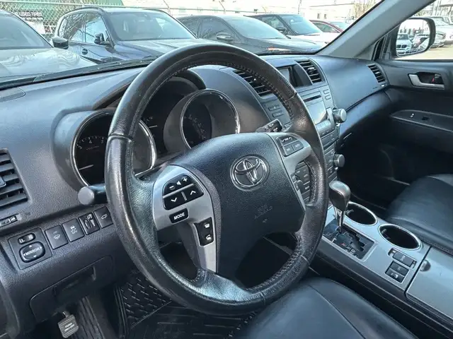 2012 Toyota Highlander SPORT 4WD/BACK UP-CAM/SUNROOF/LEATHER/7-P - Photo 28