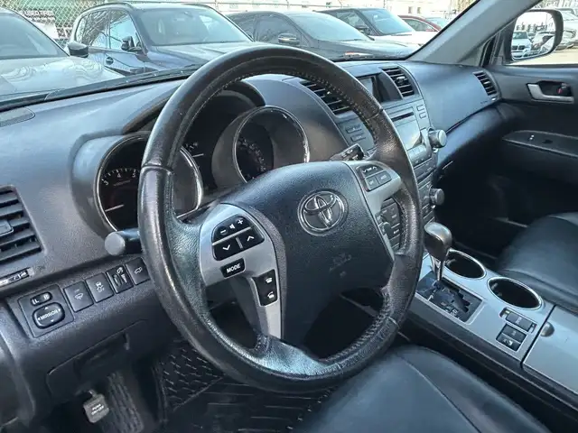 2012 Toyota Highlander SPORT 4WD/BACK UP-CAM/SUNROOF/LEATHER/7-P - Photo 38