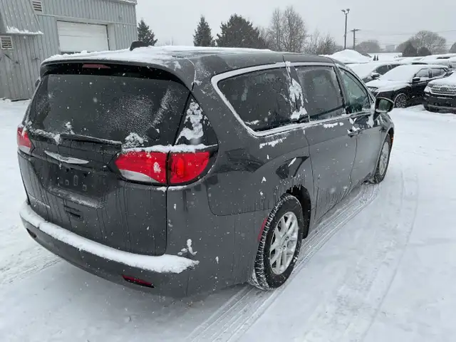 2023 Chrysler Grand Caravan SXT - Photo 3